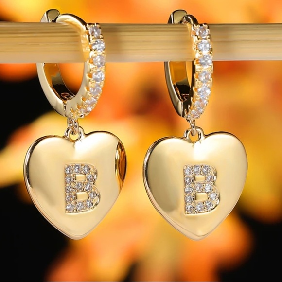 🤍Gold plated letter “A” ,”B”, “C”, “D”, “E”,”M”, “K” , “S” earrings - Picture 3 of 9